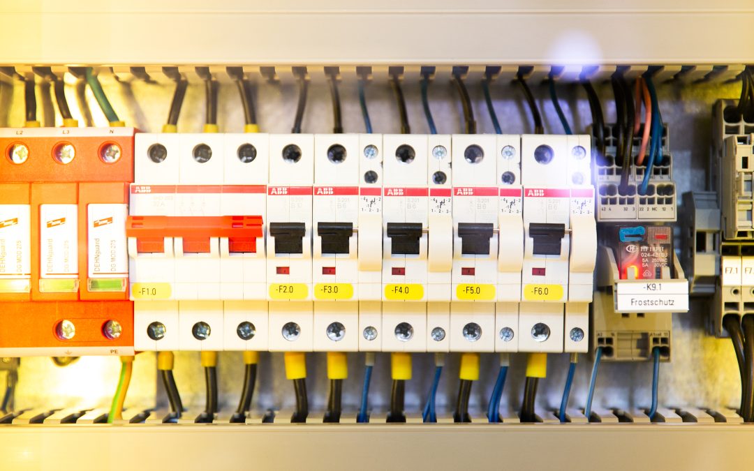 Conoce los tramos horarios de luz en España